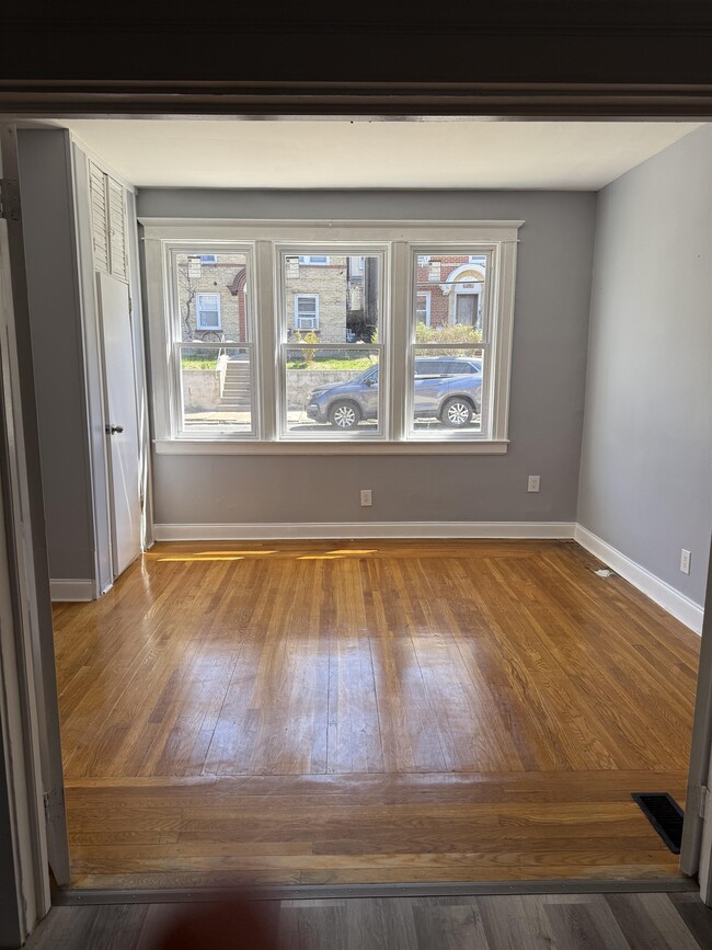 Building Photo - 621 Columbia Ave