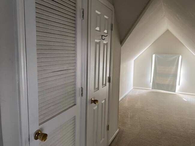 Building Photo - 339 Park Ave