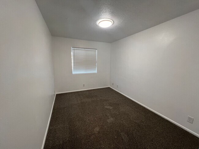 Building Photo - 3 Bedroom - 2 bath Condo in Cedar Cove