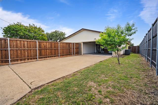 Building Photo - 3002 Lindbergh Dr