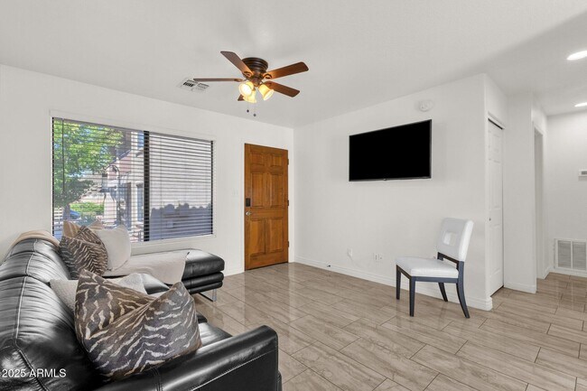 Building Photo - 13636 N Saguaro Blvd