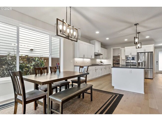 Building Photo - 4093 SE Reed Dr