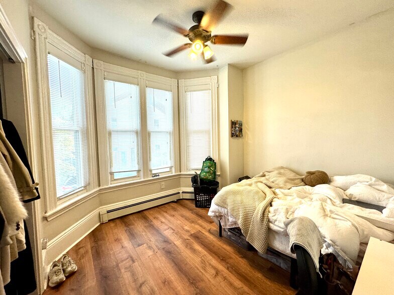 Building Photo - 719 Parker St