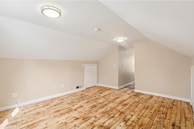 Building Photo - 446 Huntmere Dr