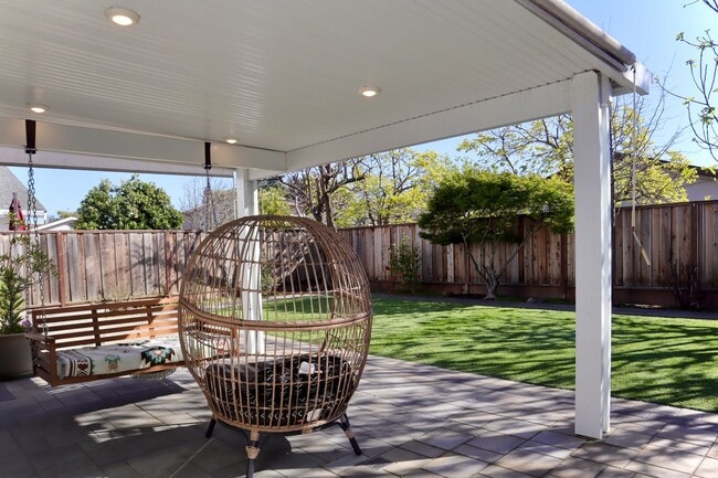 Building Photo - Wonderful 4 Bedroom Home in Fremont – Beautiful Backyard!