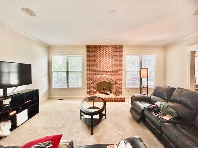Building Photo - 10503 Aubinoe Farm Dr