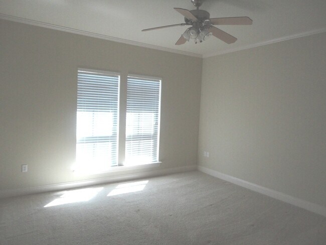Building Photo - Shenandoah area 3BR/2BA house with dbl garage