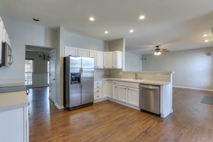 Building Photo - 7629 Leveson Way