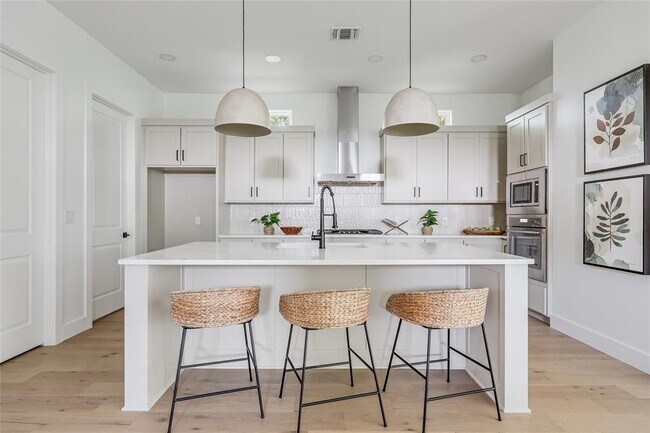 Building Photo - 1809 Pasadena Dr