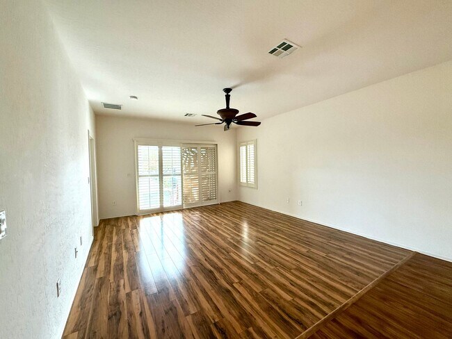 Building Photo - Great single-story two bedroom home in Sun City Aliante with golf course view