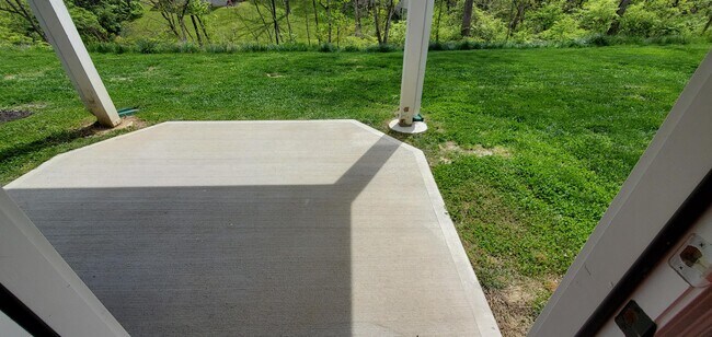 Building Photo - 686 Daphne Wy