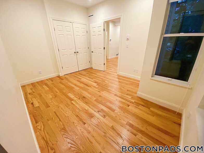 Building Photo - 379 Harvard St