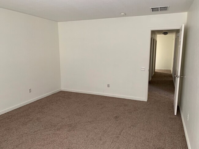 Building Photo - Affordable 5 Bedroom Living in Growing Maricopa