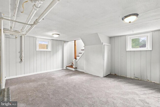 Building Photo - 133 Warrenville Rd