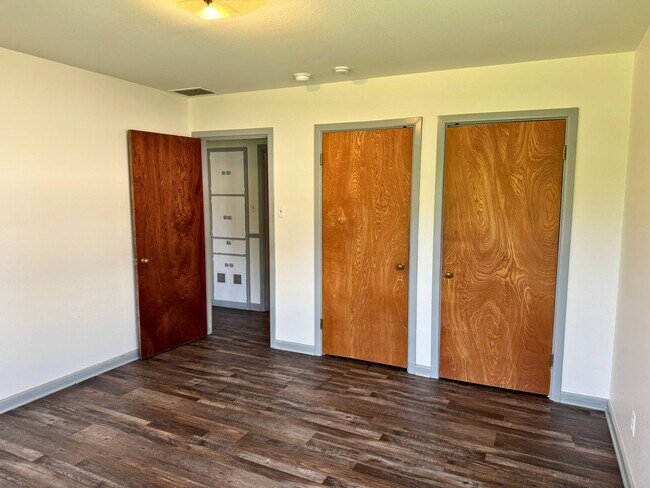 Building Photo - Charming 4 Bed 2 Bath Home in Morningside!