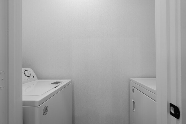 Building Photo - 8440 Berry Brush Ln
