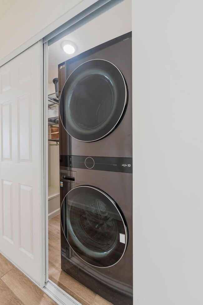 Building Photo - Private and Comfy Manhattan Beach Home