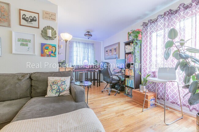 Building Photo - Really nice apartment close to the Grove