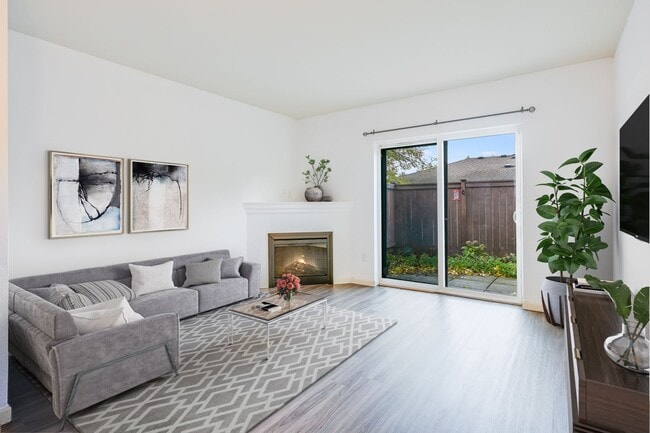 Building Photo - Cozy contemporary condo offers tranquility and convenience close to Columbia City.