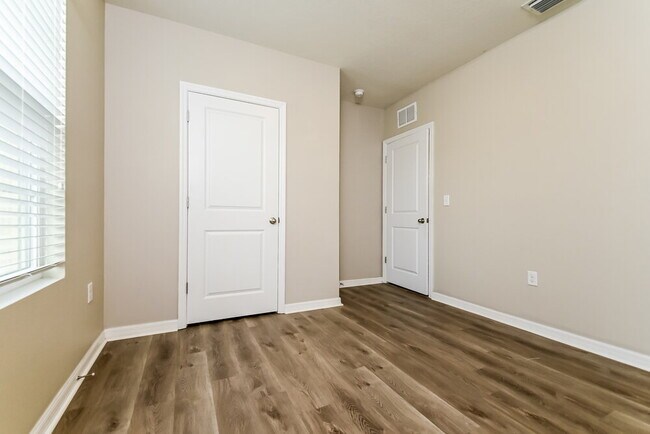 Building Photo - 8108 Bilston Village Ln