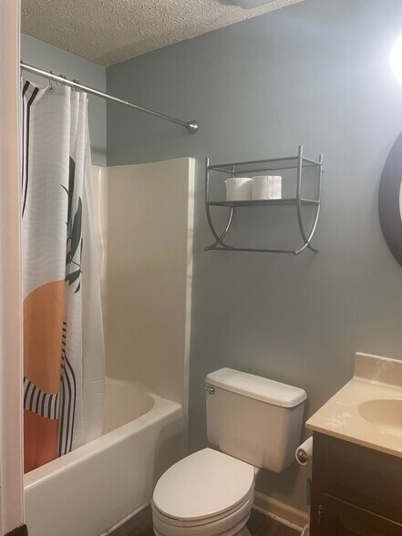 Building Photo - 46 Philmont Dr