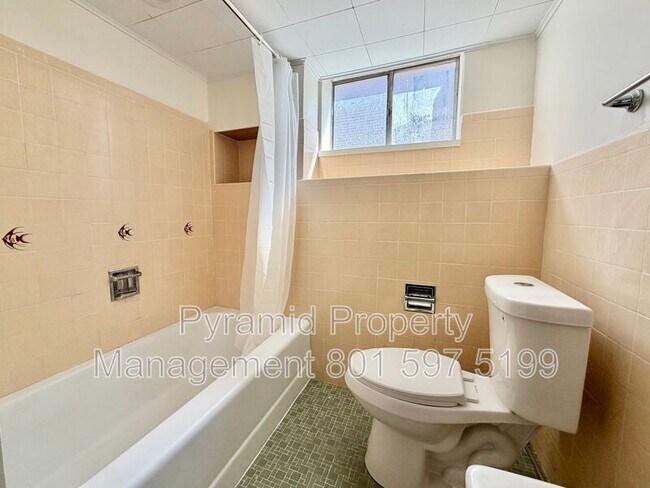 Building Photo - 1534 Garfield Ave S
