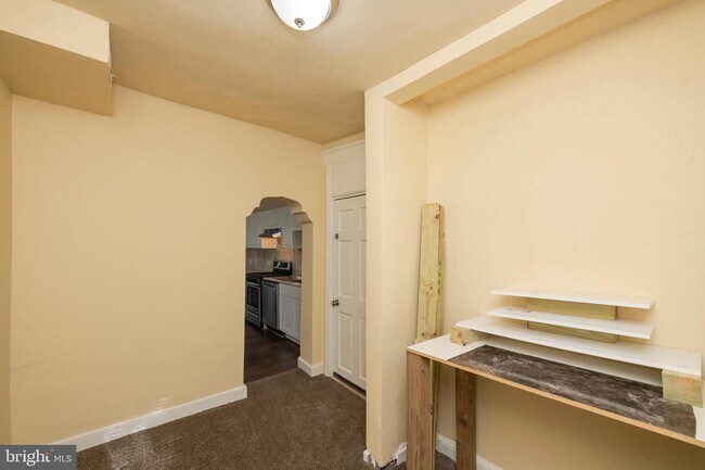 Building Photo - 3317 W Garrison Ave