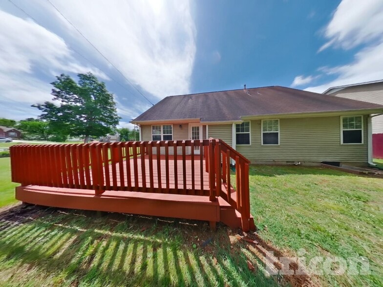 Building Photo - 800 Chaney Woods Dr
