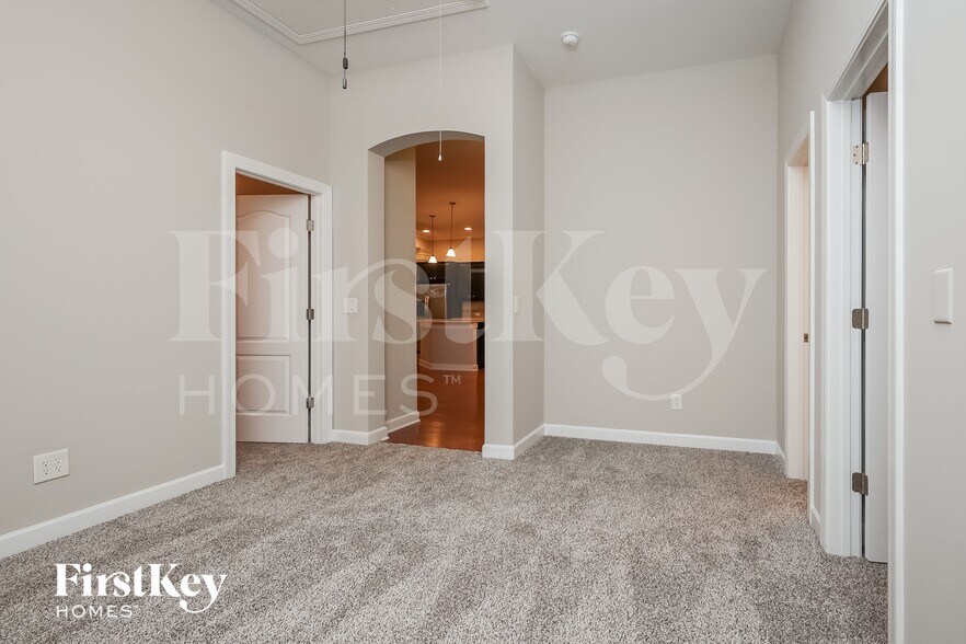 Building Photo - 215 Topsaw Ln