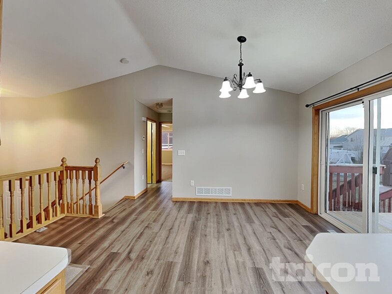 Building Photo - 1500 Powell St N