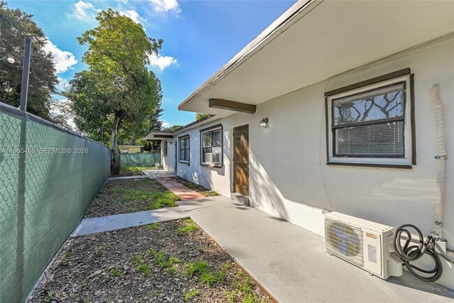 Building Photo - 1710 NW 9th St