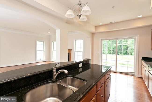 Building Photo - 12 Chestnut Woods Dr
