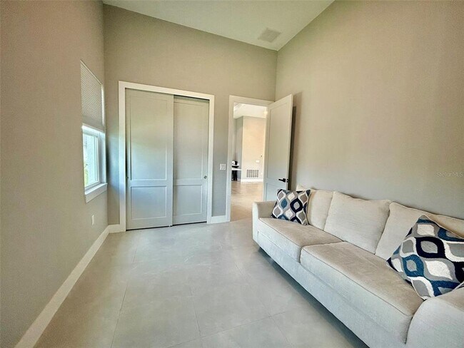 Building Photo - 15109 Aquarius Cir