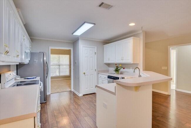 Building Photo - 703 Cannock Loop