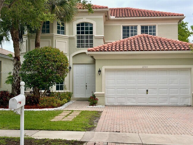 Building Photo - 6744 SW 195th Ave
