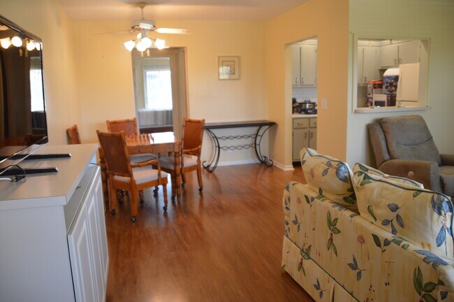 Building Photo - 206 Easthampton I