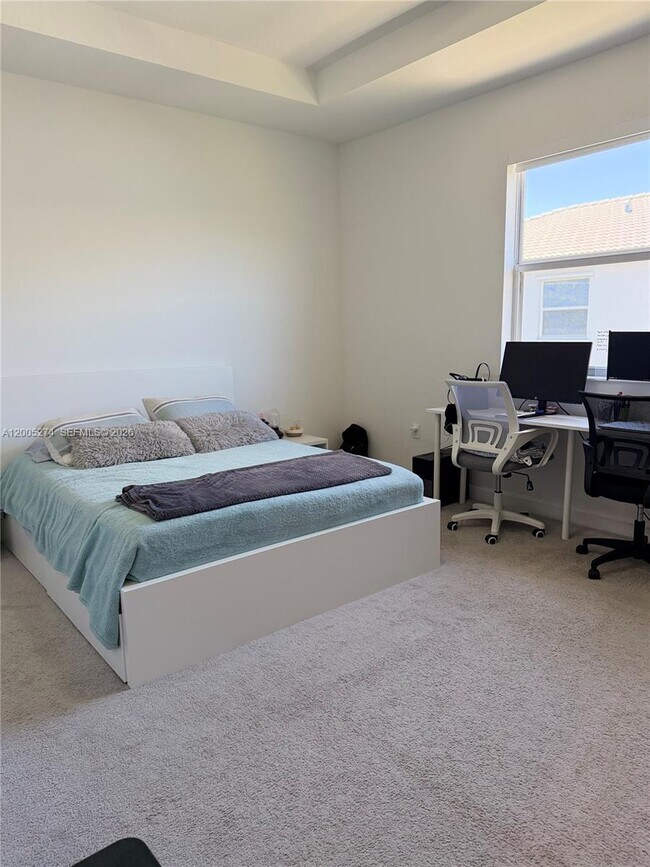 Building Photo - 1756 SE 26th Rd