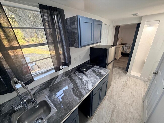 Building Photo - 5195 Countryside Ct