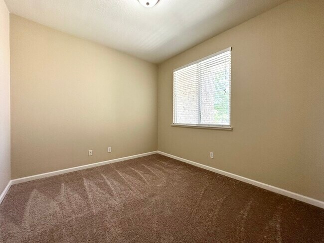 Building Photo - Beautifully Updated 3-Bedroom, 2-Bath Home...