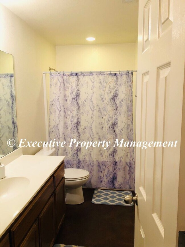 Building Photo - 1208 Westview Dr