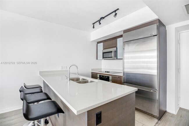 Building Photo - 500 Brickell Ave