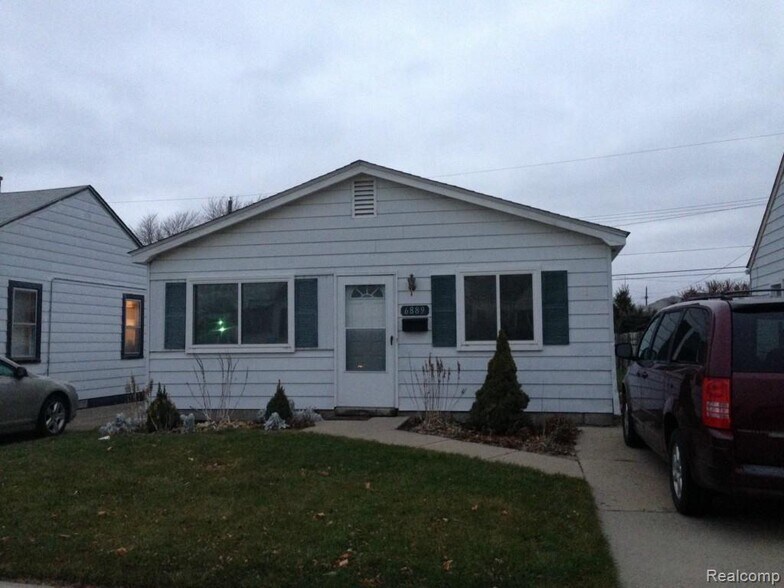Building Photo - 6889 Paige Ave