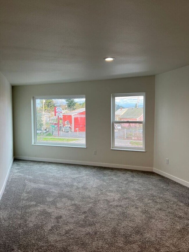 Building Photo - Professional Photos Coming Soon!