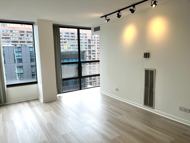 Building Photo - 230 E Ontario St