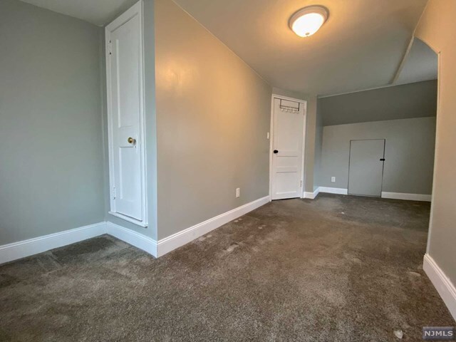 Building Photo - 11 Hobart Pl
