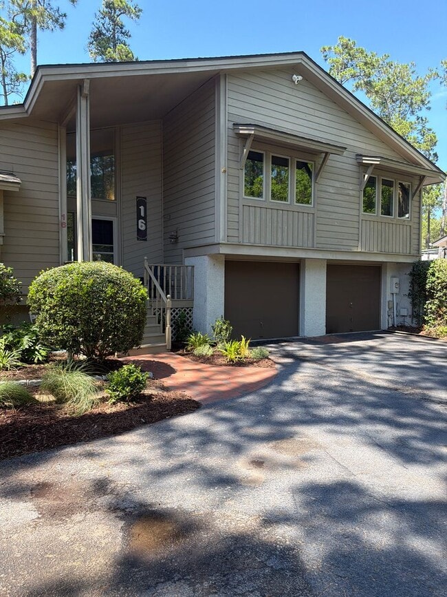 Building Photo - Beautiful Furnished Marsh Front Home - 6 mo Lease Term