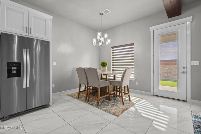 Building Photo - 2801 Tierra Garden Dr