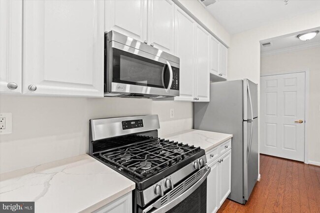 Building Photo - 5120 Donovan Dr