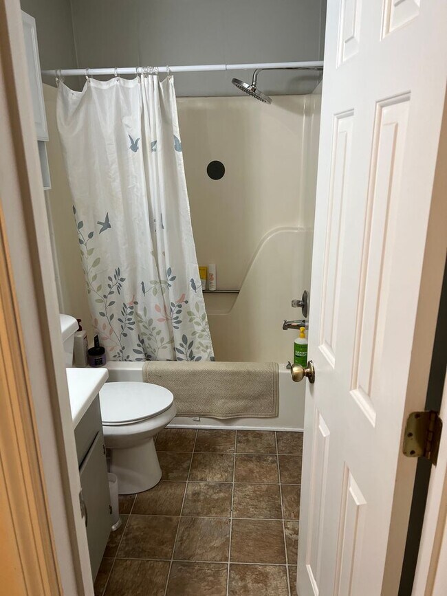 Building Photo - Sleepy Hollow Townhome - Convenient Location and Privacy