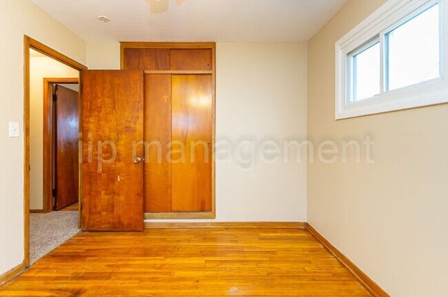 Building Photo - 4 Bedroom 2 Bath Cape Cod in Maple Hts